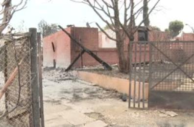Incendio a nord di Madrid, un morto e decine di case distrutte