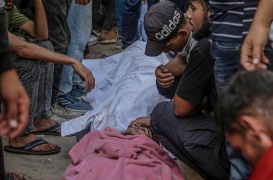 Salgono a 98 i morti a Gaza dall'alba di oggi