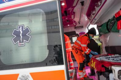Scontro auto-scooter, tre morti nel Pavese
