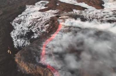 Frattura con lava su Etna: le immagini della forestale riprende con il drone