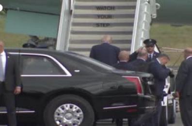 Alaska, Trump lascia la base militare statunitense dopo il vertice con Putin