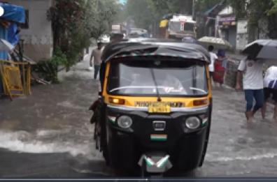 India, disagi a Mumbai per le alluvioni in corso sul Paese