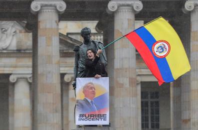 Colombia, liberato l'ex presidente Álvaro Uribe