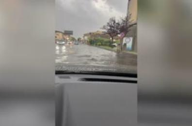 Maltempo in Versilia, allagata la passeggiata di Viareggio