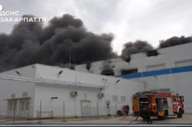 Ucraina, l'intervento dei Vigili del fuoco dopo un attacco russo