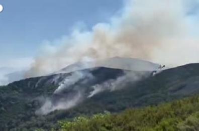 Si allenta la morsa del fuoco in Spagna, venti roghi ancora attivi