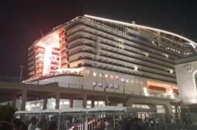 L'arrivo ieri sera della nave Msc World Europa al porto di Napoli