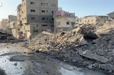 Gaza City, macerie si aggiungono a macerie dopo i raid israeliani