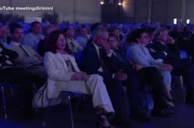 Meloni: "Piano casa a prezzi calmierati per giovani coppie"