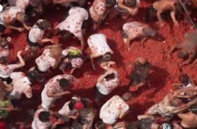 Spagna, in migliaia a Bunol per la battaglia di pomodori "La tomatita"