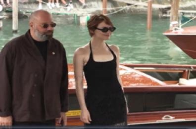Venezia: Emma Stone, Adam Sandler e altre star sbarcano alla Mostra