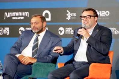 Salvini: "Anche fondi privati per un nuovo Piano casa, prezzi calmierati"