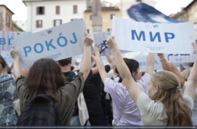Roma, giovani in piazza per la pace