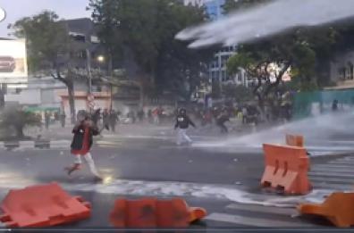 Indonesia, scontri fra manifestanti e polizia dopo la morte di un tassista