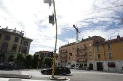 Milano, la Torre dei Moro bruciata nel 2021 diventera' la Torre Seta