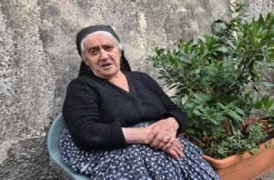 Nonna Margherita, l'ultima donna in costume a Scanno