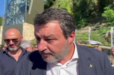 Salvini: "I francesi li vedo nervosi, noi abbassiamo le tasse"