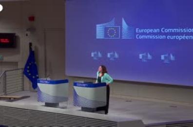 Ue: "L'interferenza Gps all'aereo di von der Leyen rafforza l'impegno sulla difesa"