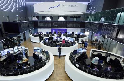 Borsa: l'Europa chiude in rosso, Francoforte giù del 2,29%