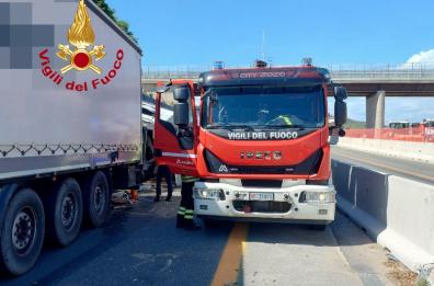 Schianto con 2 tir sull'A1, morta una 21enne