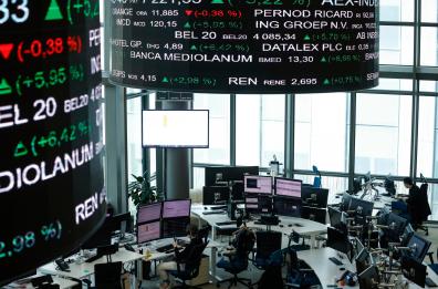 Borsa: l'Europa chiude positiva, Parigi +0,86%