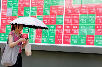 Borsa: crollano i listini cinesi con i tecnologici, bene Tokyo