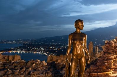 Jago presenta la David a Taormina, e Meta lo censura di nuovo
