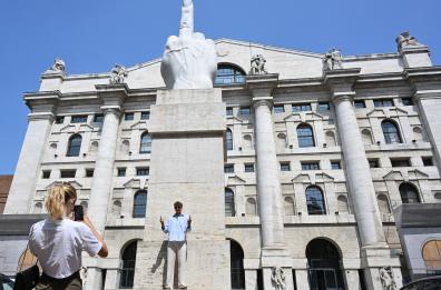 Borsa: Europa incerta dopo i dati americani, Milano piatta