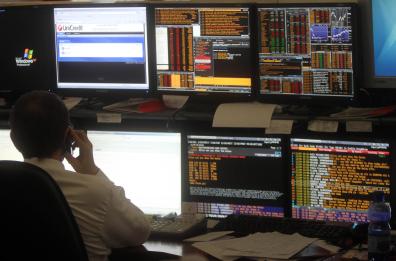 Lo spread Btp-Bund si restringe a 83,8 punti in avvio