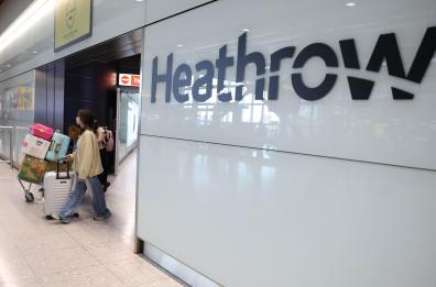 Evacuato terminal Heathrow, perdita di materiali pericolosi