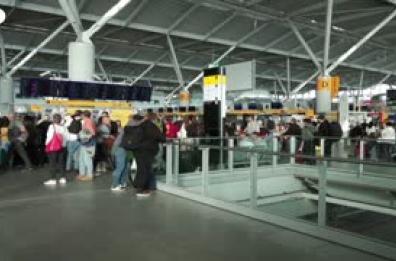 Droni russi sulla Polonia, disagi e caos negli aeroporti
