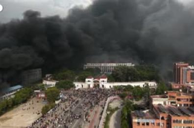Nepal, fuoco e fiamme: edifici governativi incendiati dai manifestanti