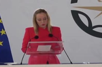 Migranti, Meloni: "Governo non si rassegna, combattiamo traffico di esseri umani"