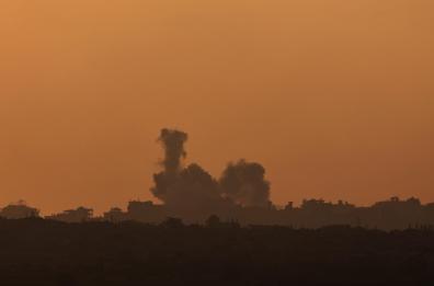 Media, 'almeno 38 morti a Gaza nei raid notturni'