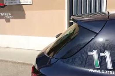 Uomo ferito a colpi di pistola durante un agguato, quattro fermi nel Torinese