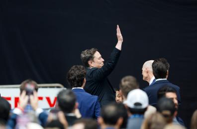 Colloquio fra Trump e Musk ai funerali di Kirk