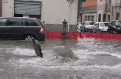 Allagamenti in zona sud Milano, a Niguarda evacuata una scuola