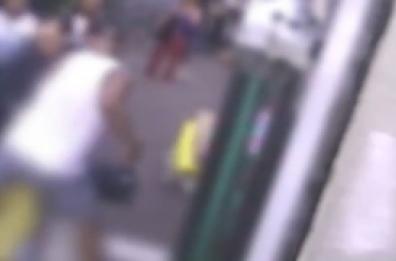 Milano, ipovedente aggredito e rapinato su un tram: due arresti
