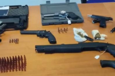 Latitante arrestato nel Siracusano, aveva un arsenale nel nascondiglio