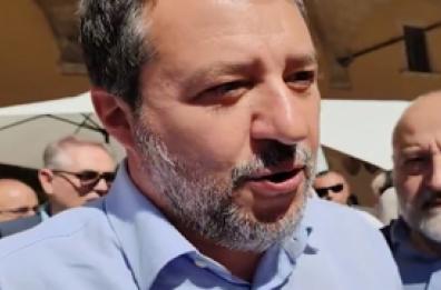 Gaza, Salvini contestato ad Ascoli ironizza: "Il bello della democrazia"
