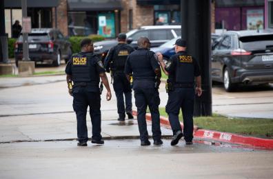 Sparatoria in Michigan, un morto e nove feriti