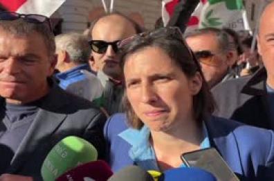 Schlein: "In piazza oggi un'Italia migliore di chi la governa"