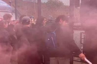 Torino, scontri tra forze dell'ordine e manifestanti nei pressi delle Ogr