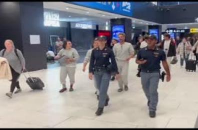 Flotilla, cori e abbracci a Roma per gli ultimi italiani liberati in Israele