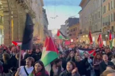 "Blocchiamo tutto", a Bologna centinaia in piazza