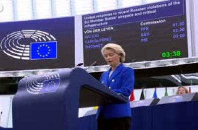 Von der Leyen: "Contro l'Ue una guerra ibrida della Russia. L'Europa deve reagire"