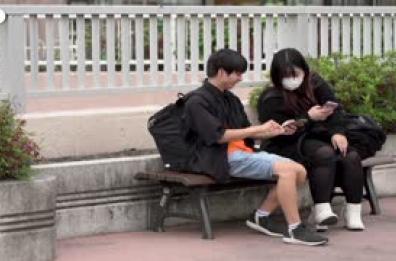 Stop all'abuso di smartphone, una citta' giapponese limita l'uso a due ore al giorno