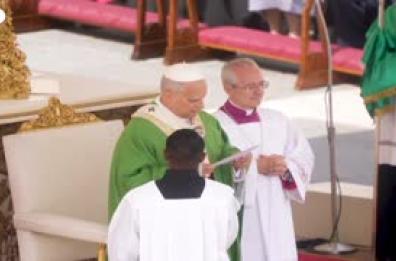 Il Papa all'Angelus:  "C'e' una scintilla di speranza in Terra Santa"