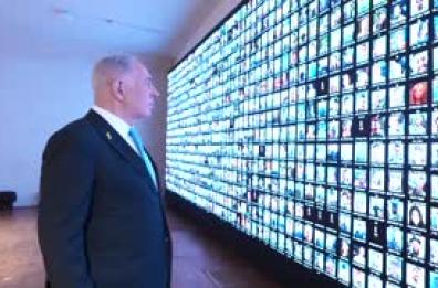 Netanyahu accende una candela in memoria delle vittime della guerra
