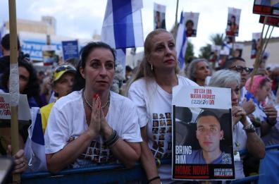 Hamas rilascia gli ostaggi, liberi i primi sette